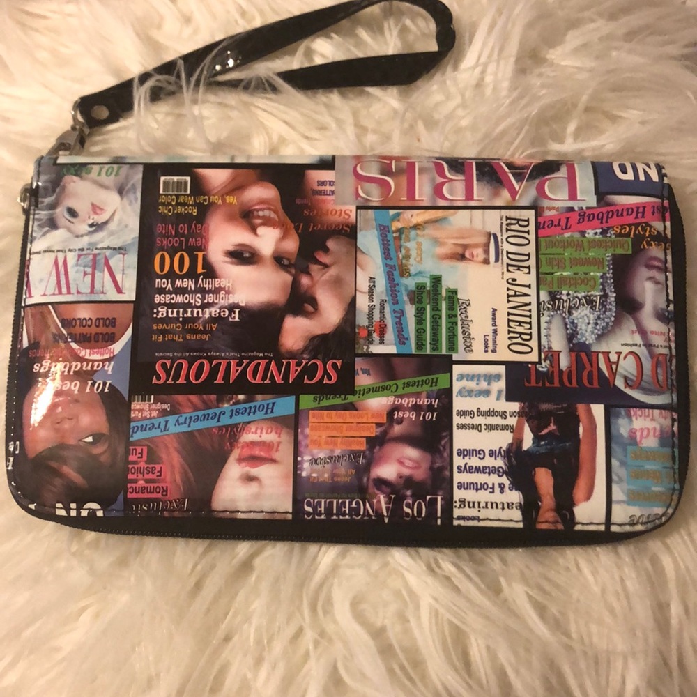 Magazine clutch!!💙